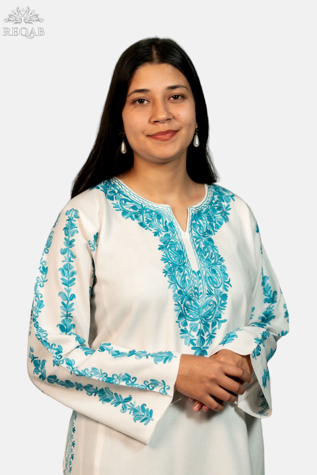 Antique White Pheran with Aari Embroidery